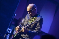 Joe Satriani při koncertě ve Foru Karlín 15. 10. 2015, kdy přijel představit desku Shockwave Supernova.