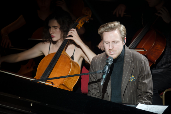 Foto: Cody Fry + Police Symphony Orchestra, Lucerna, Praha, 16. 11. 2025