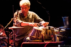 Trilok Gurtu na koncertě v pražském Paláci Akropolis 24. února 2014