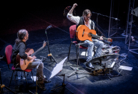 Al Di Meola v pražském Divadle Hybernia při koncertě