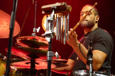 Foto: Makaya McCraven, Cabaret des Péchés, Jazz Fest Brno, 4. 11. 2025