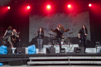 Amaranthe na loňském Metalfestu.