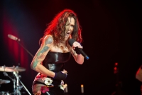 Strhující bluesrocková zpěvačka Beth Hart představí nové album Praze